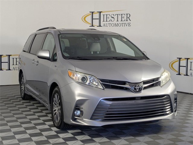 Used 2018 Toyota Sienna XLE w/ XLE Navigation Package image 2