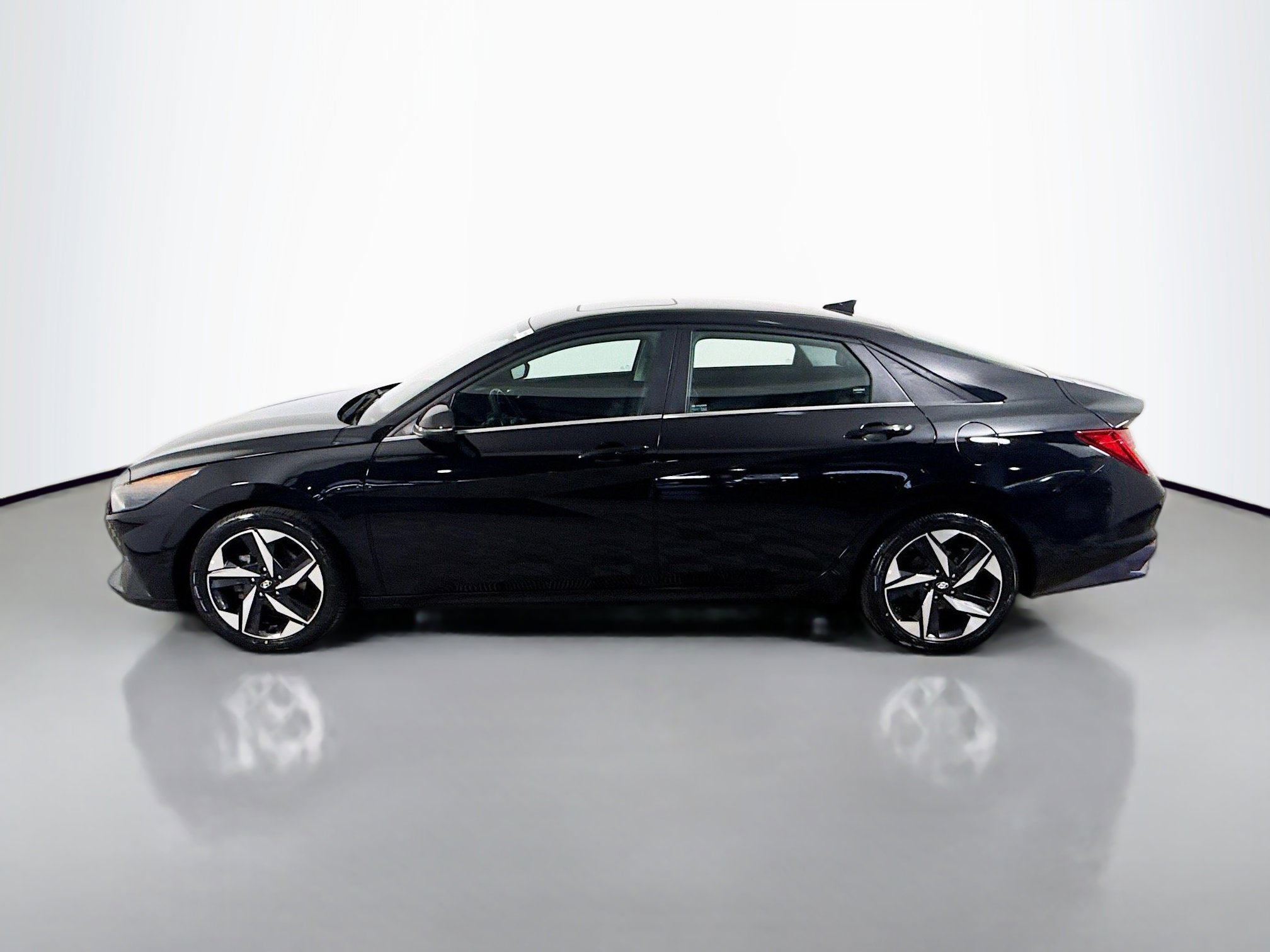 Used 2021 Hyundai Elantra Limited image 6