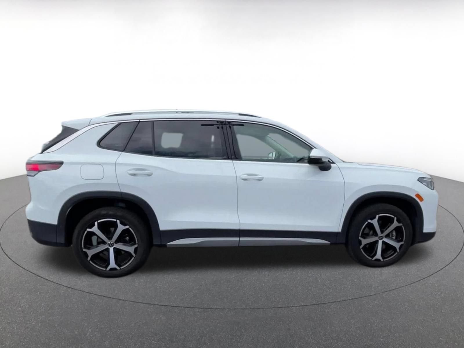 Used 2026 Volkswagen Tiguan SE AWD/4WD image 16