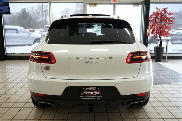 Used 2018 Porsche Macan image 16