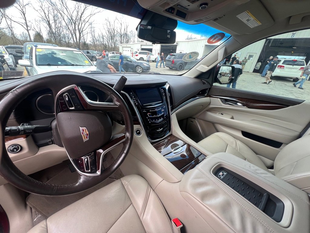 Used 2017 Cadillac Escalade Luxury image 5