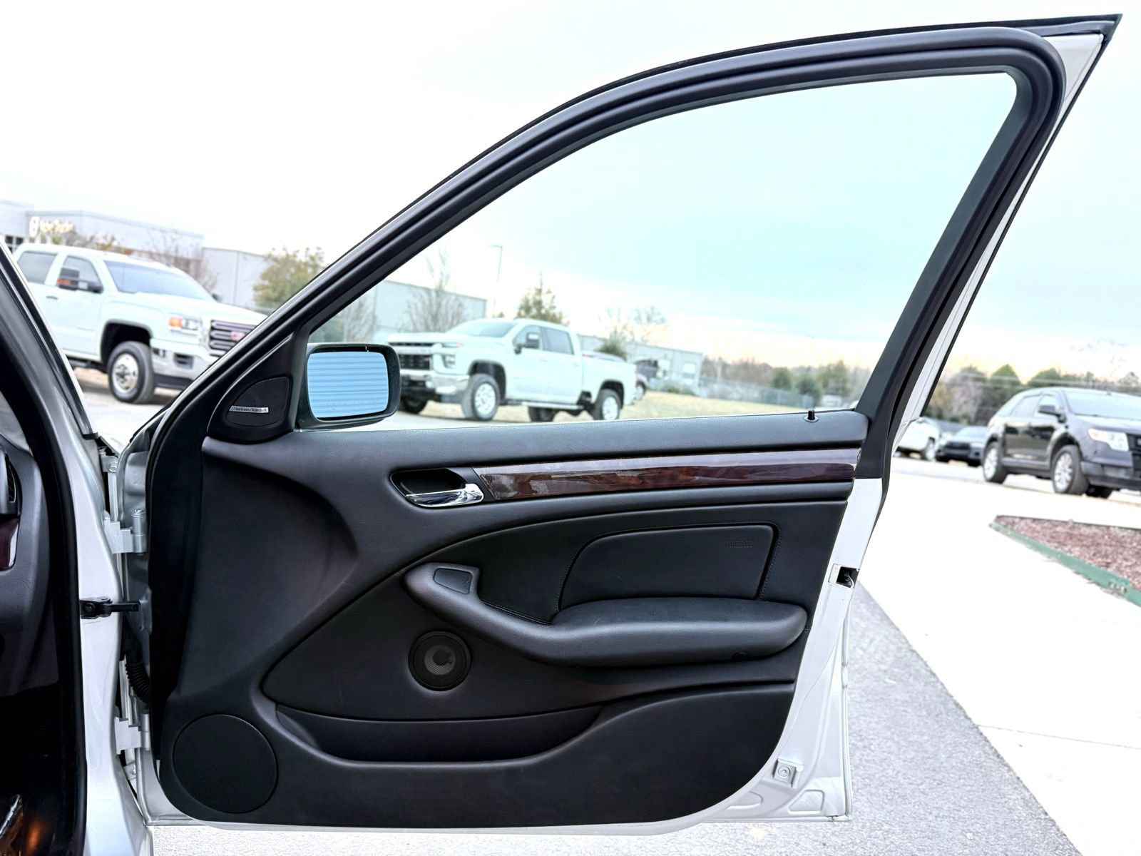 Used 2005 BMW 330xi Sedan image 27