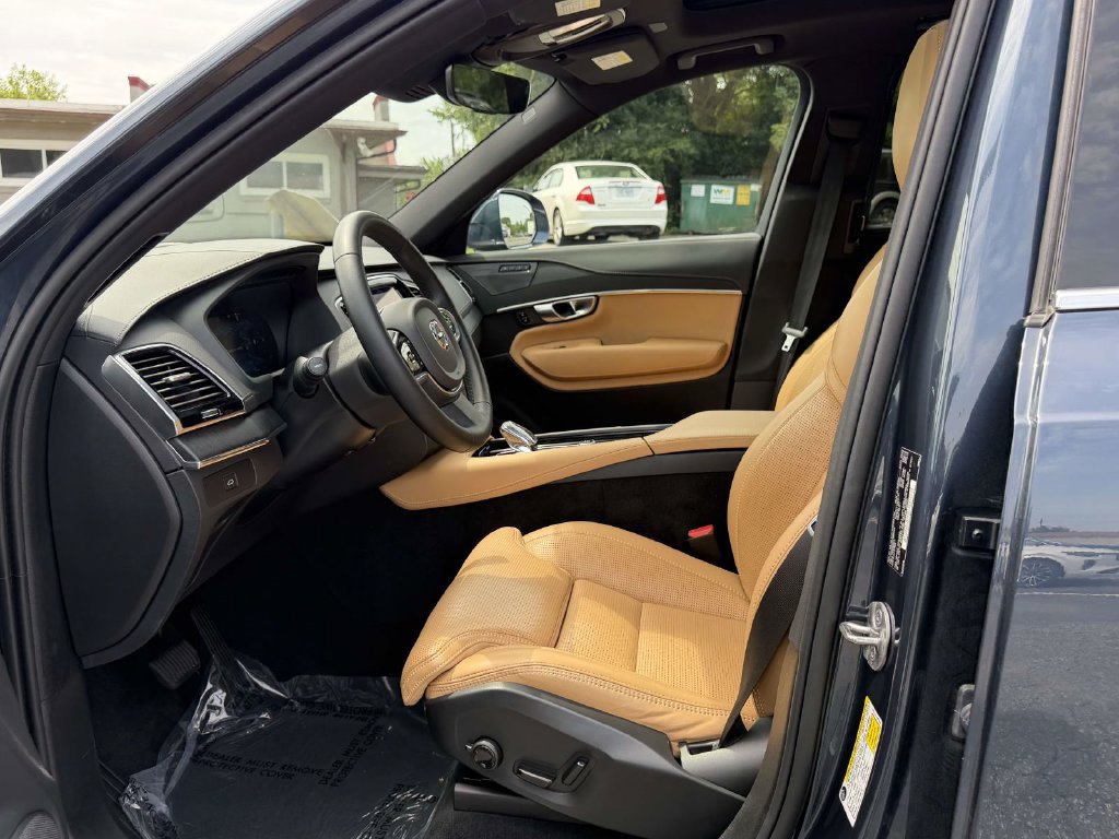 Used 2023 Volvo XC90 B6 Ultimate w/ Protection Package Premier AWD/4WD image 16