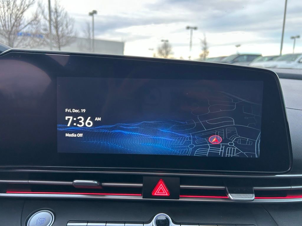 Used 2023 Hyundai Elantra Limited image 18