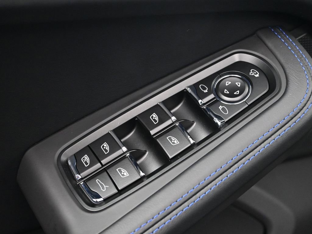 New 2026 Porsche Macan Turbo AWD/4WD image 19
