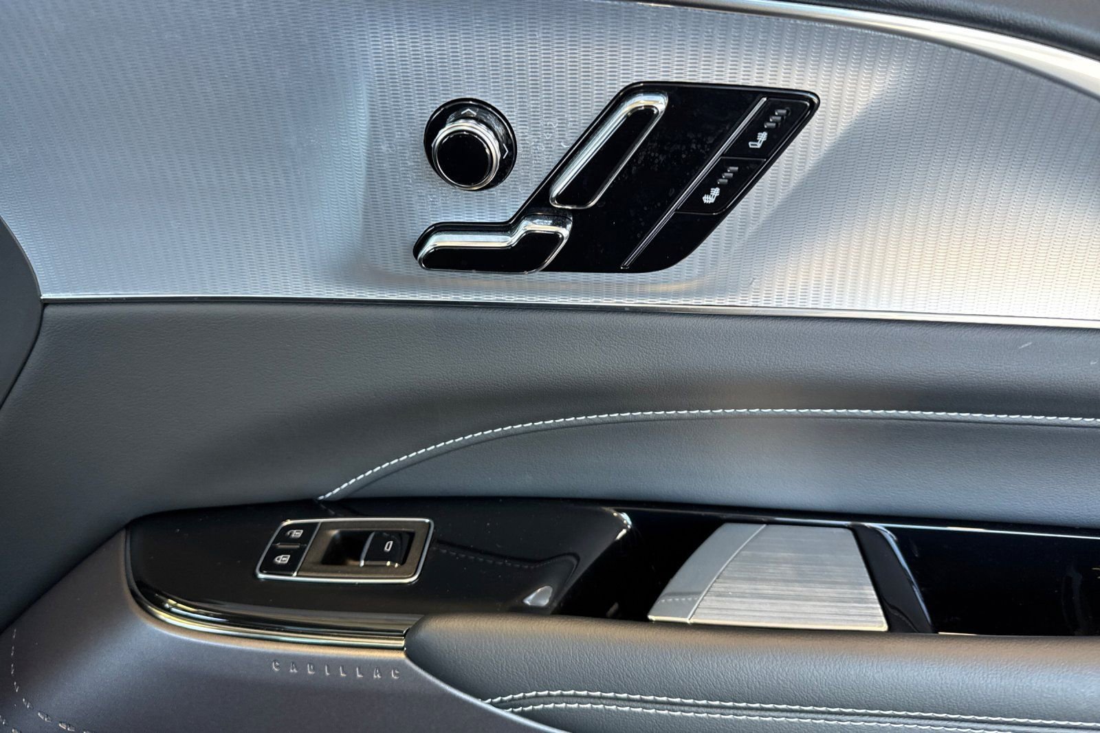 Used 2024 Cadillac Lyriq Tech w/ Driver Assist Package AWD/4WD image 19