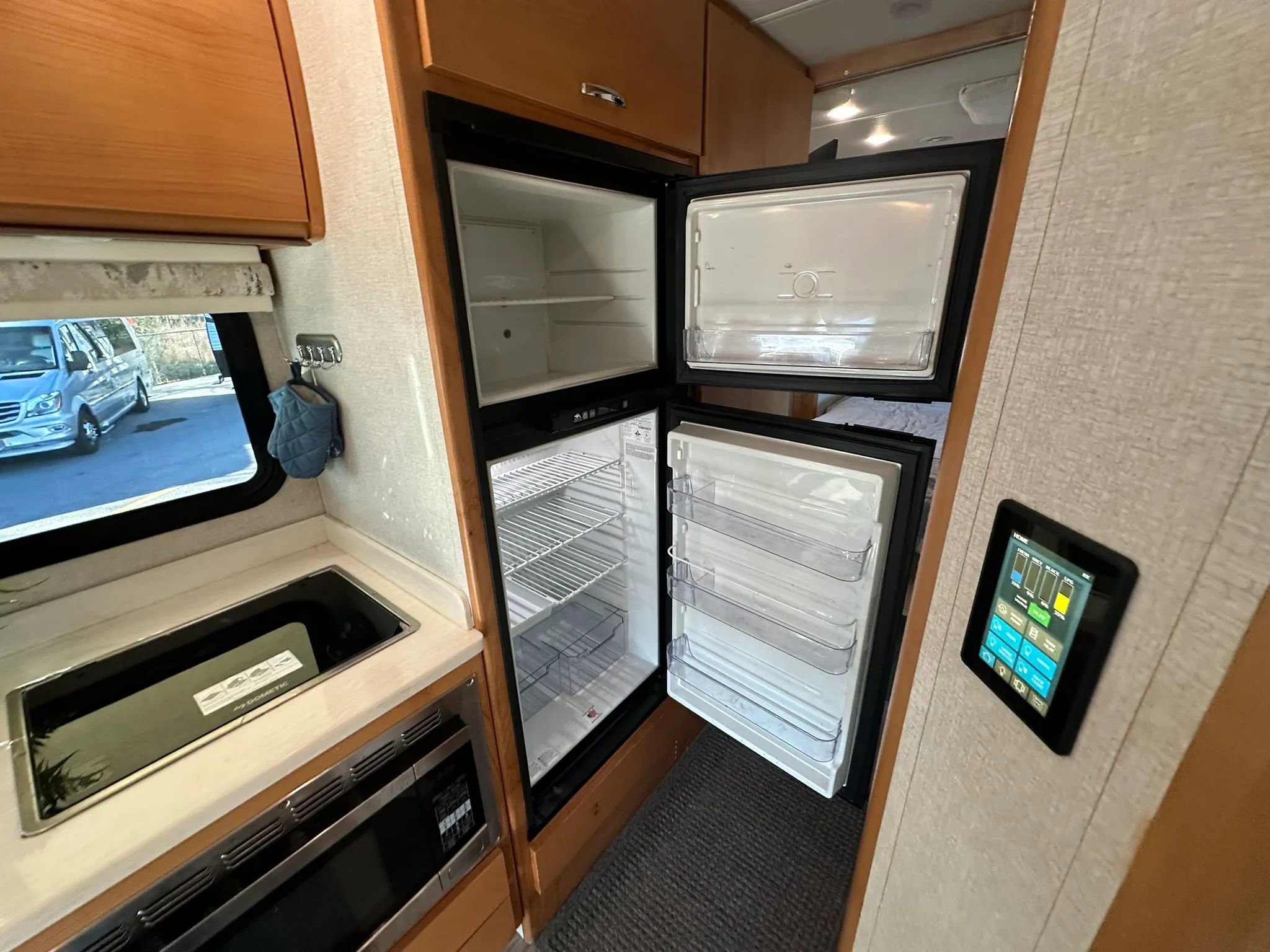 Used 2017 Mercedes-Benz Sprinter 3500 image 35