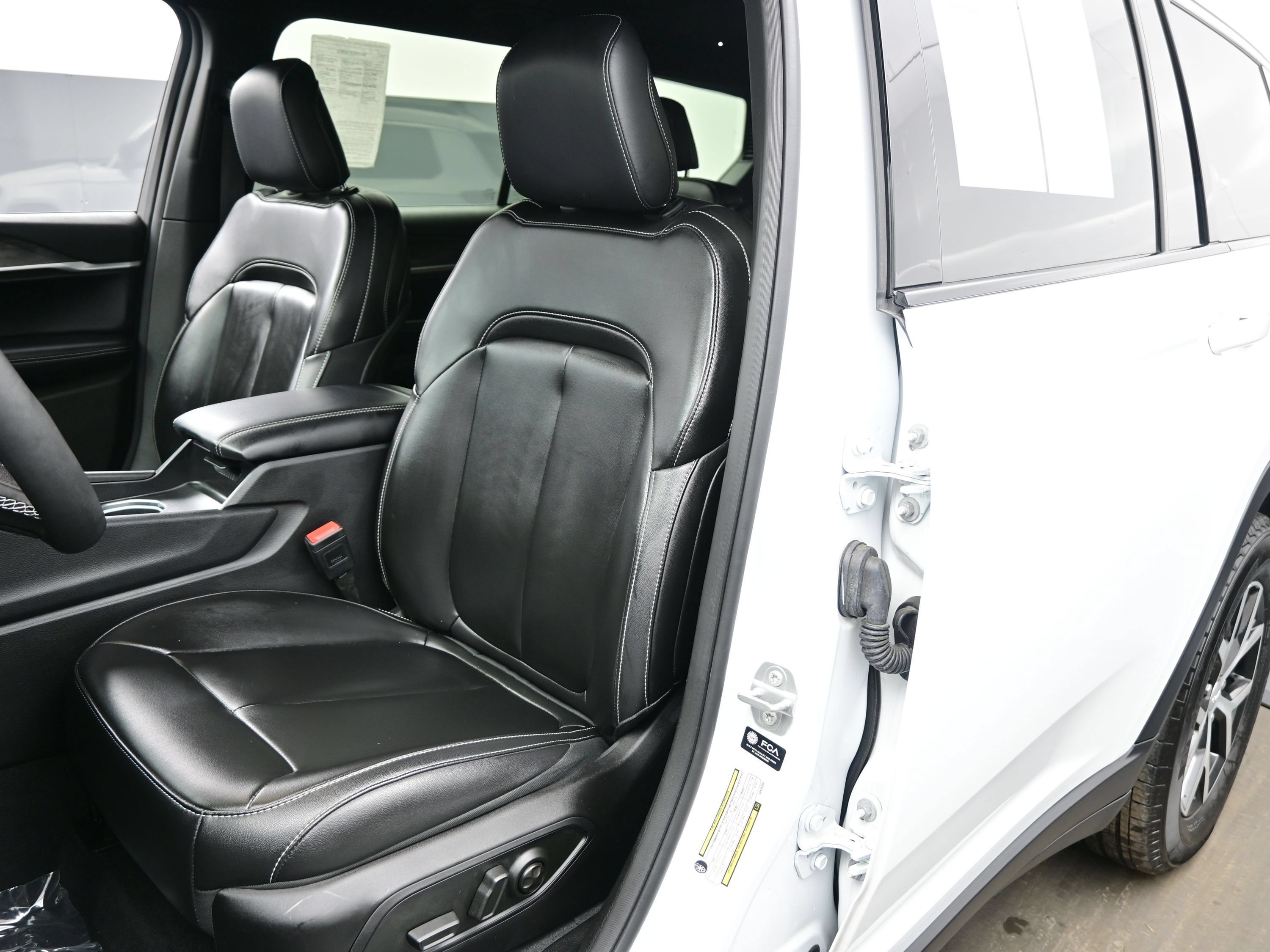 Used 2025 Jeep Grand Cherokee L Limited AWD/4WD image 12