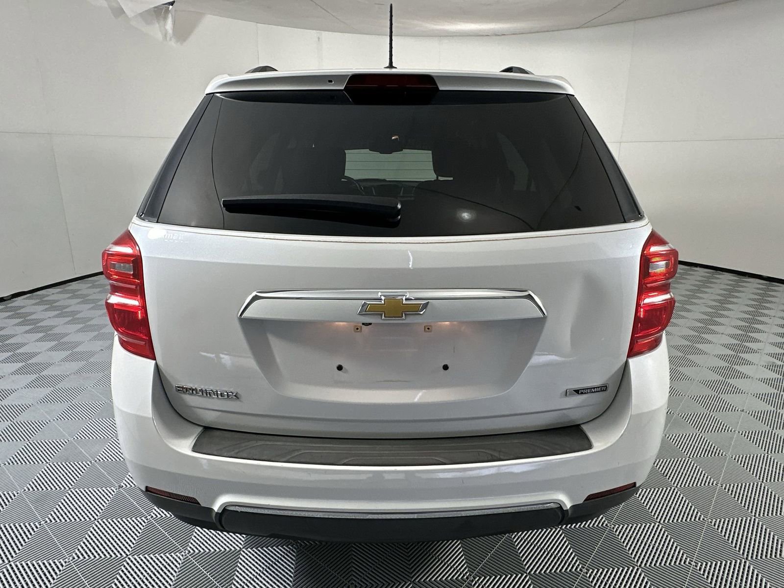 Used 2017 Chevrolet Equinox Premier w/ Enhanced Convenience Package FWD image 7