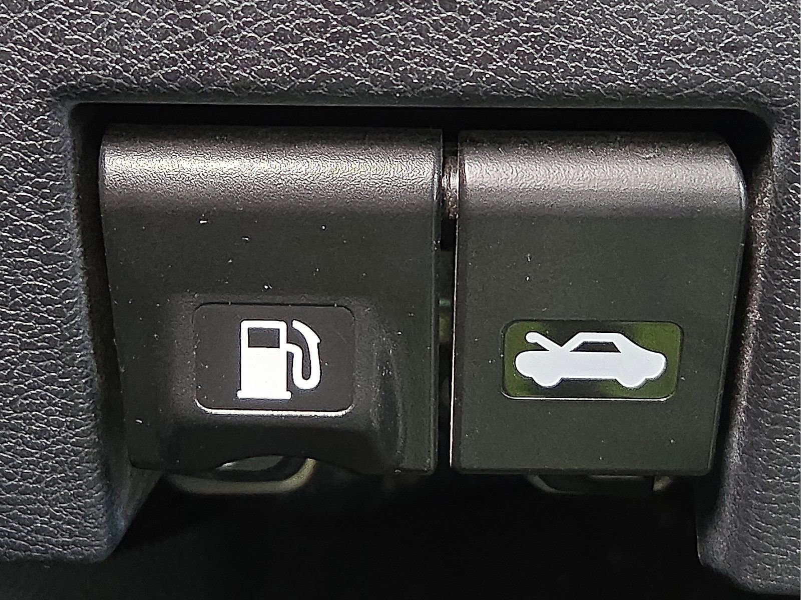 Used 2020 Nissan Kicks SR w/ Exterior Package image 20