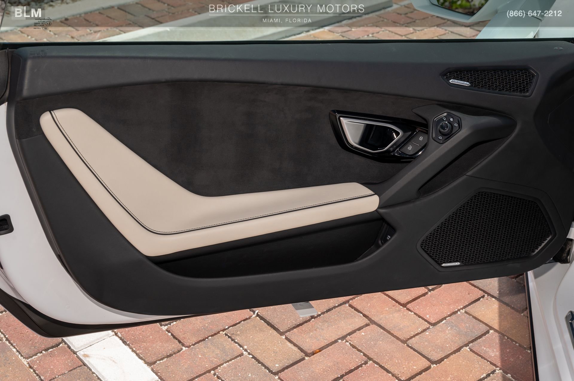 Used 2020 Lamborghini Huracan EVO image 14