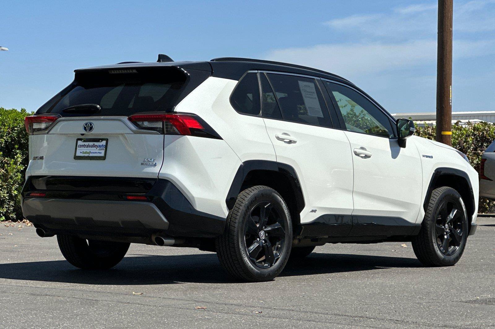 Used 2019 Toyota RAV4 XSE w/ Carpet Mat Package AWD/4WD image 3