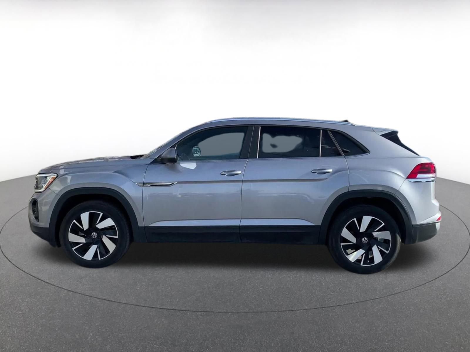 Used 2025 Volkswagen Atlas Cross Sport SE image 9