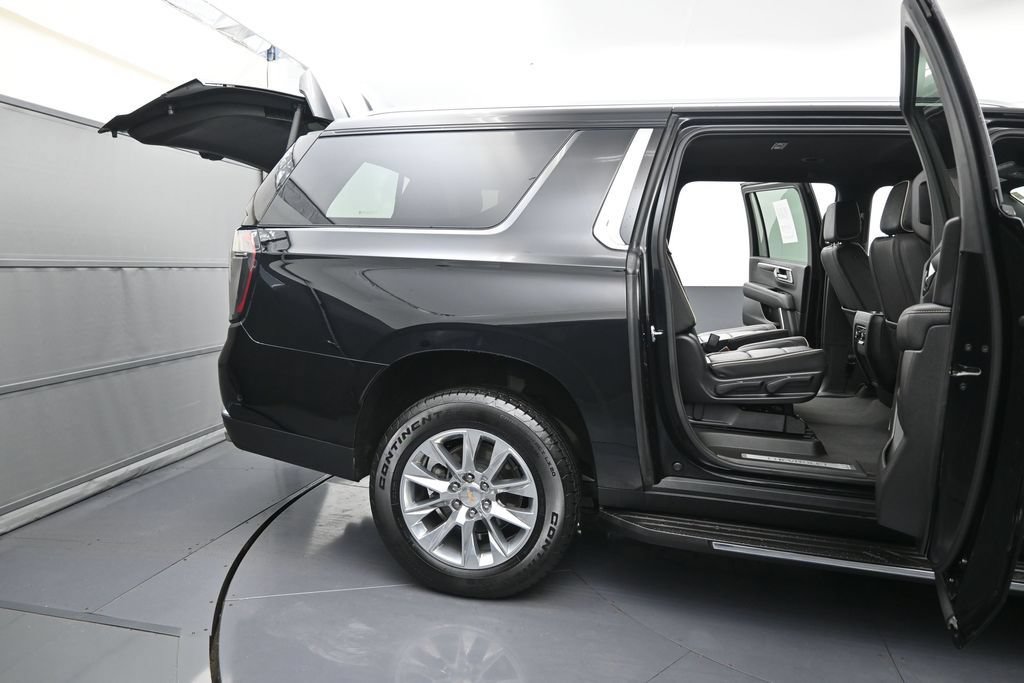 Used 2026 Chevrolet Suburban Premier AWD/4WD image 10
