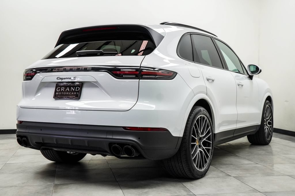 Used 2022 Porsche Cayenne S Platinum AWD/4WD image 11