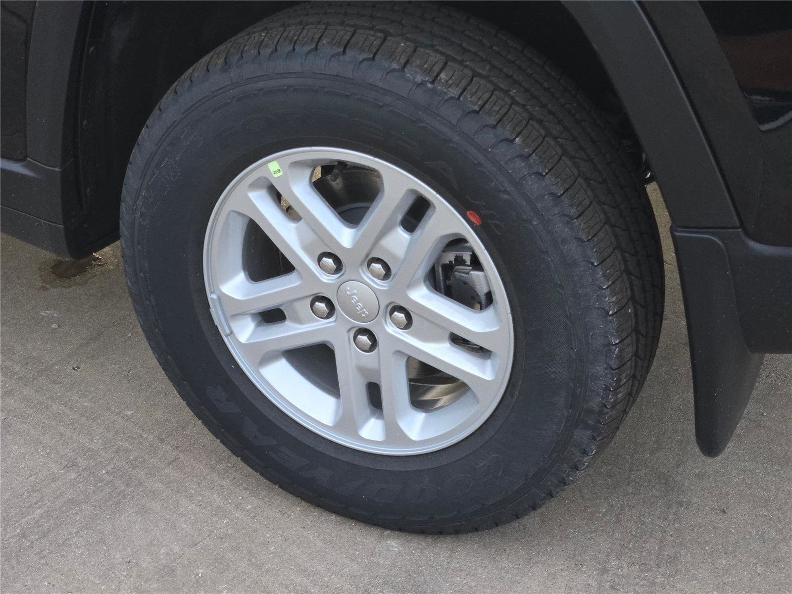 New 2025 Jeep Grand Cherokee Laredo w/ MOPAR Finishing Package image 16