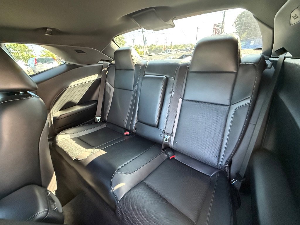 Used 2015 Dodge Challenger SXT Plus w/ Driver Convenience Group RWD image 6