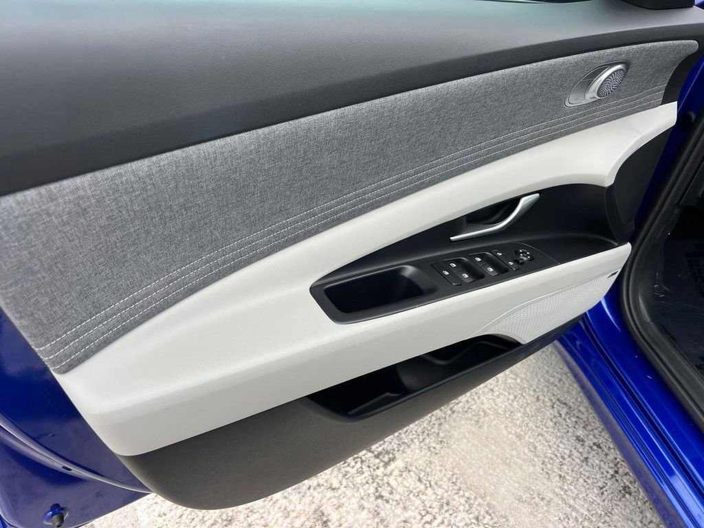 Used 2024 Hyundai Elantra Limited FWD image 10