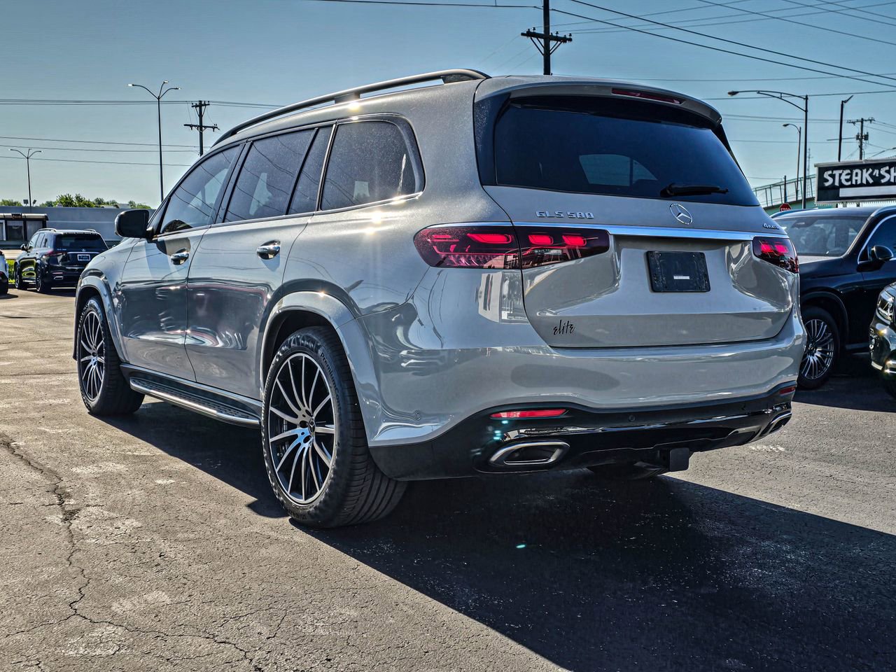 Used 2024 Mercedes-Benz GLS 580 4MATIC image 4