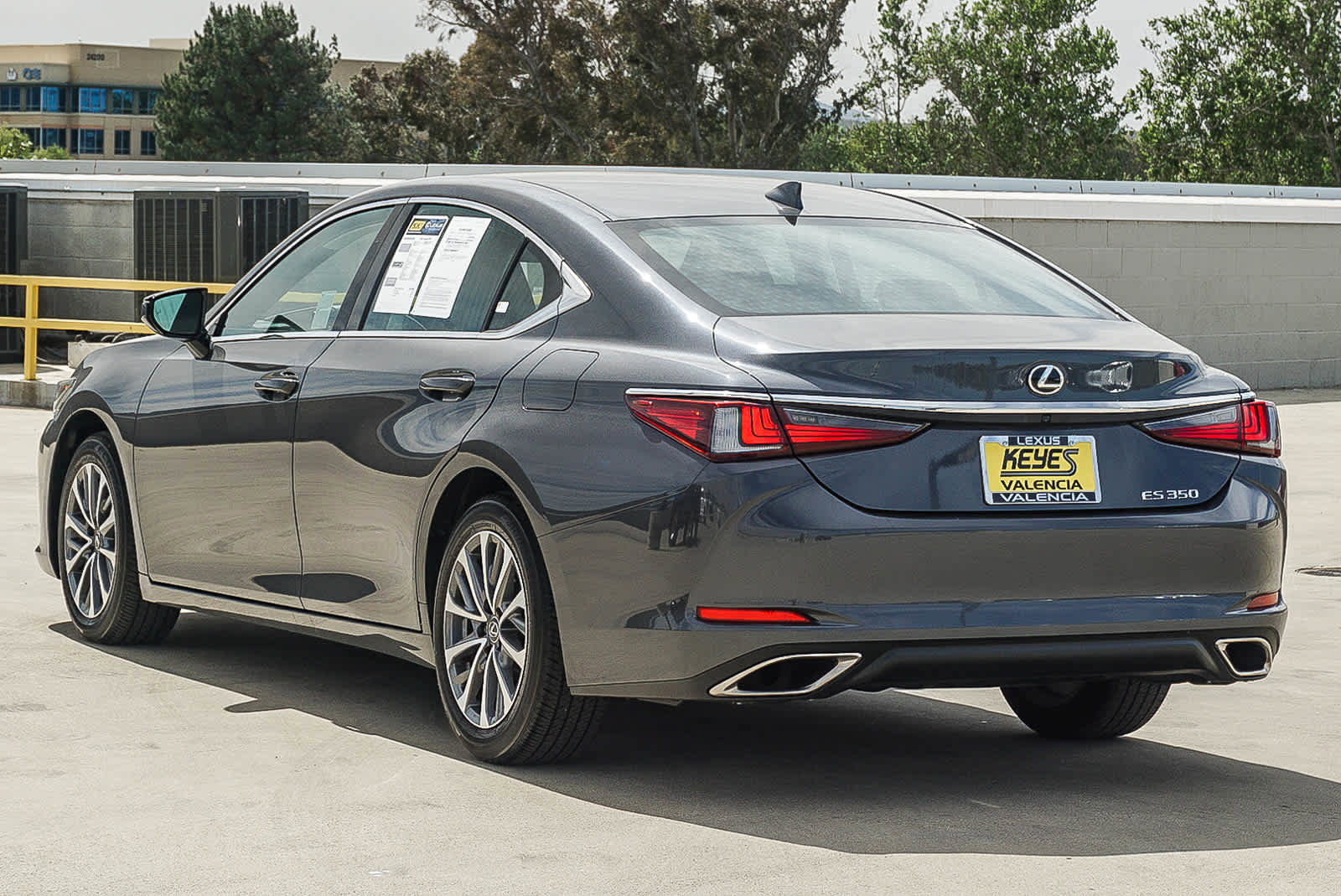 Used 2025 Lexus ES 350 w/ Accessory Package (Z2) FWD image 2