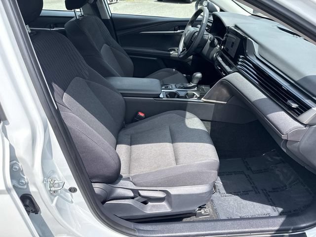 Used 2025 Toyota Camry LE AWD/4WD image 9