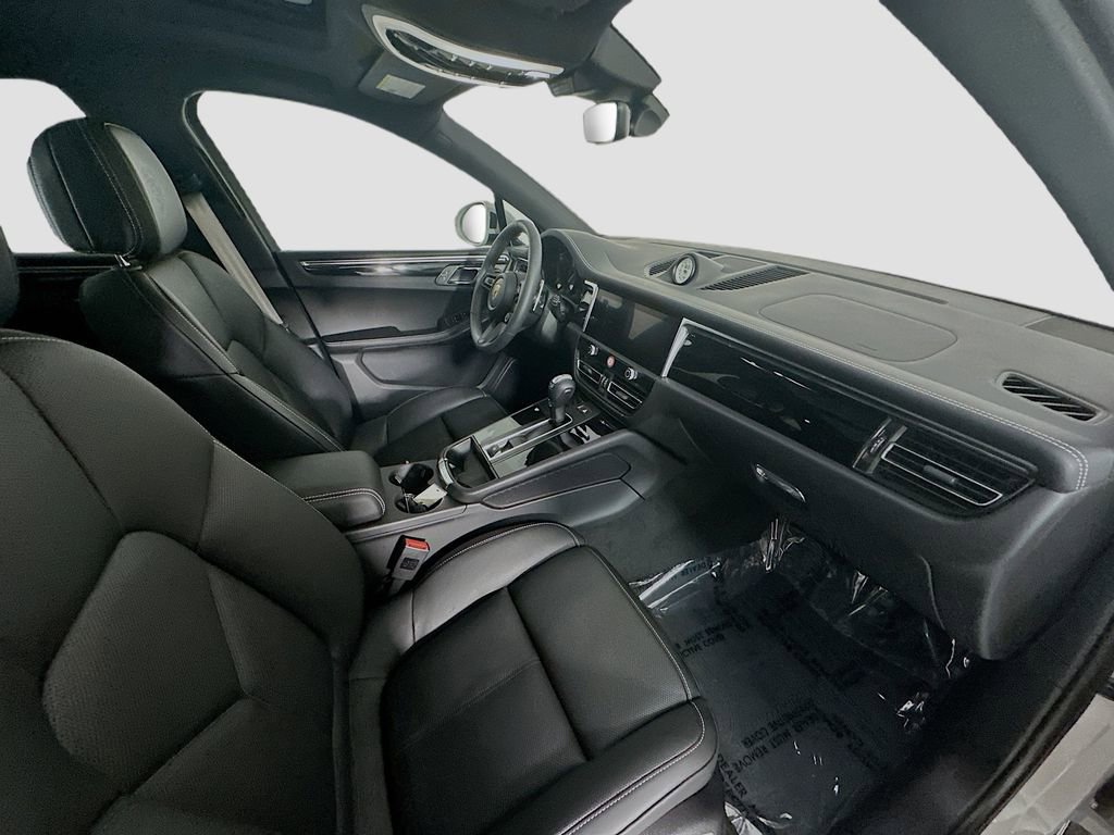 New 2026 Porsche Macan Turbo AWD/4WD image 30