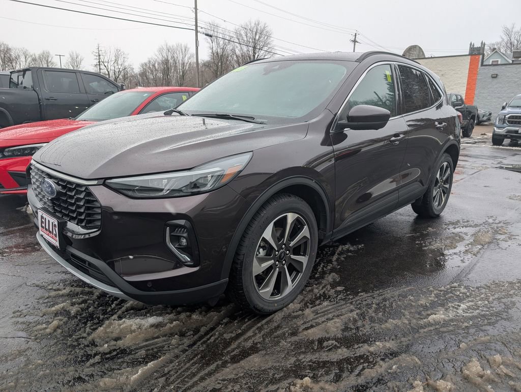 Used 2023 Ford Escape Platinum w/ Premium Technology Package image 2