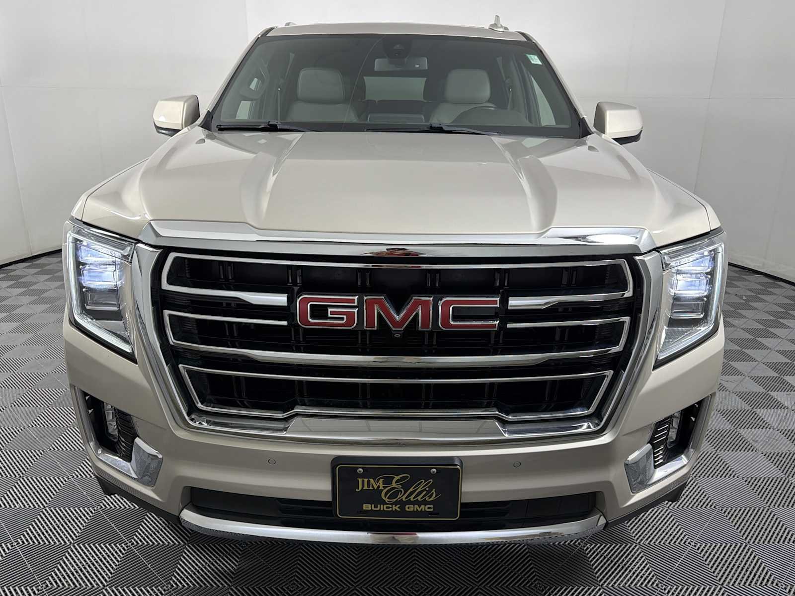 Used 2021 GMC Yukon XL SLT w/ SLT Luxury Plus Package AWD/4WD image 2