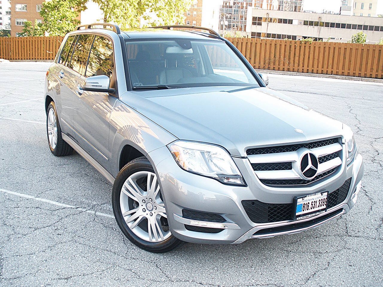 Used 2015 Mercedes-Benz GLK 350 4MATIC image 2