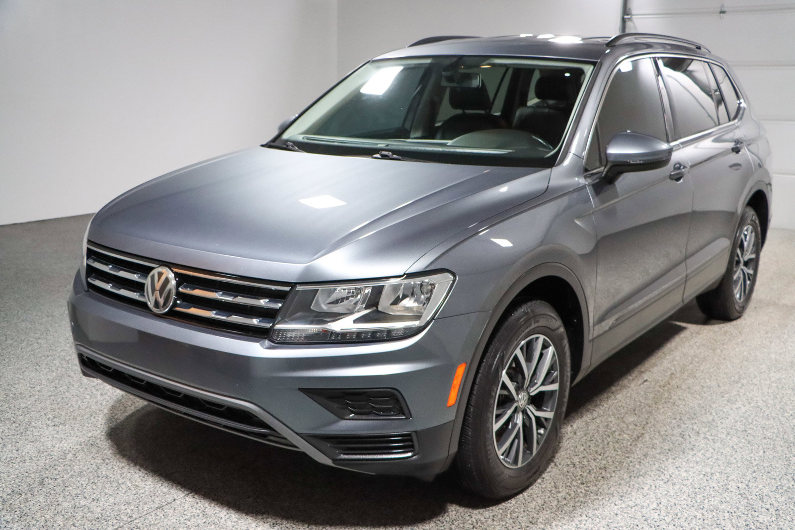 Used 2019 Volkswagen Tiguan SEL Premium R-Line image 32