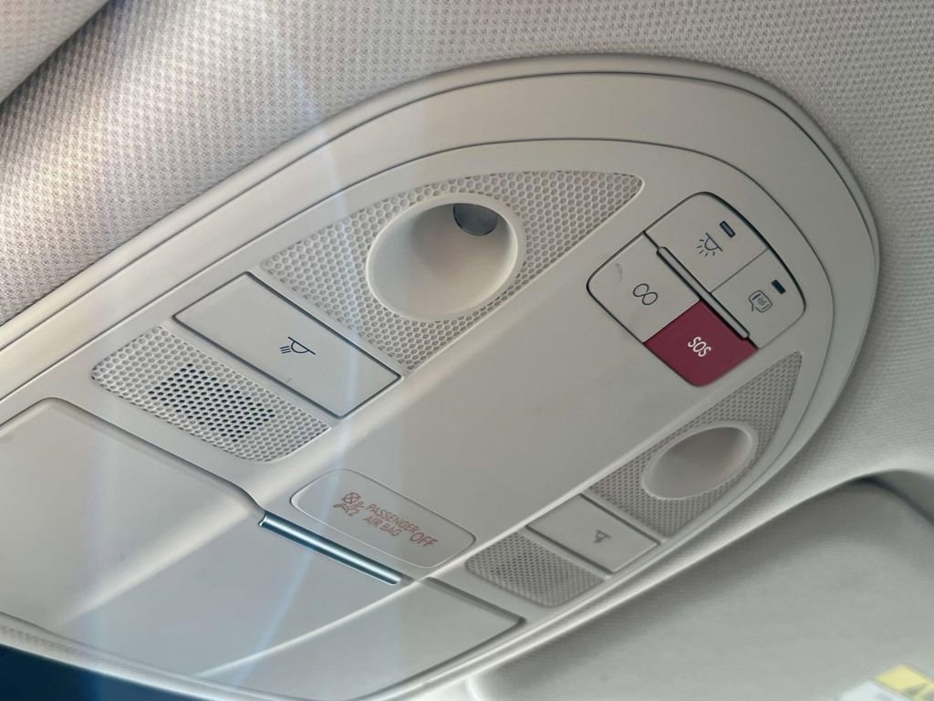 Used 2024 Genesis G70 2.5T image 32