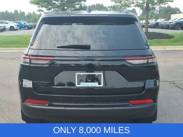 Used 2025 Jeep Grand Cherokee Altitude AWD/4WD image 5