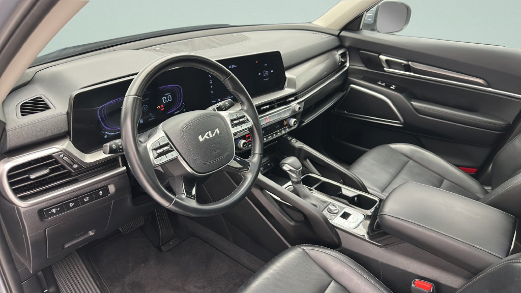 Used 2025 Kia Telluride S AWD/4WD image 13