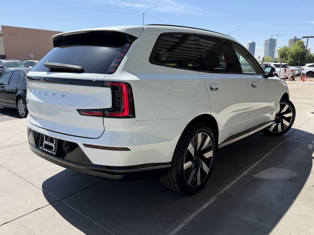 Used 2025 Volvo EX90 Ultra AWD/4WD image 4
