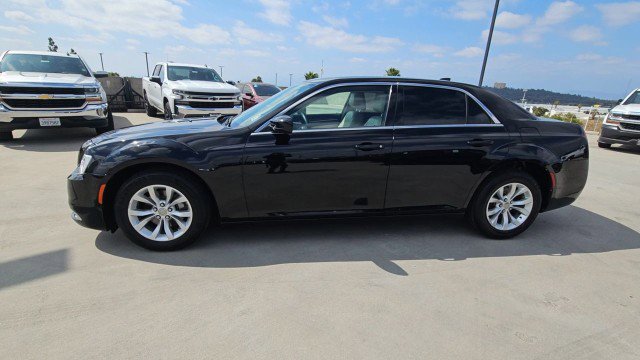Used 2015 Chrysler 300 Limited RWD image 5
