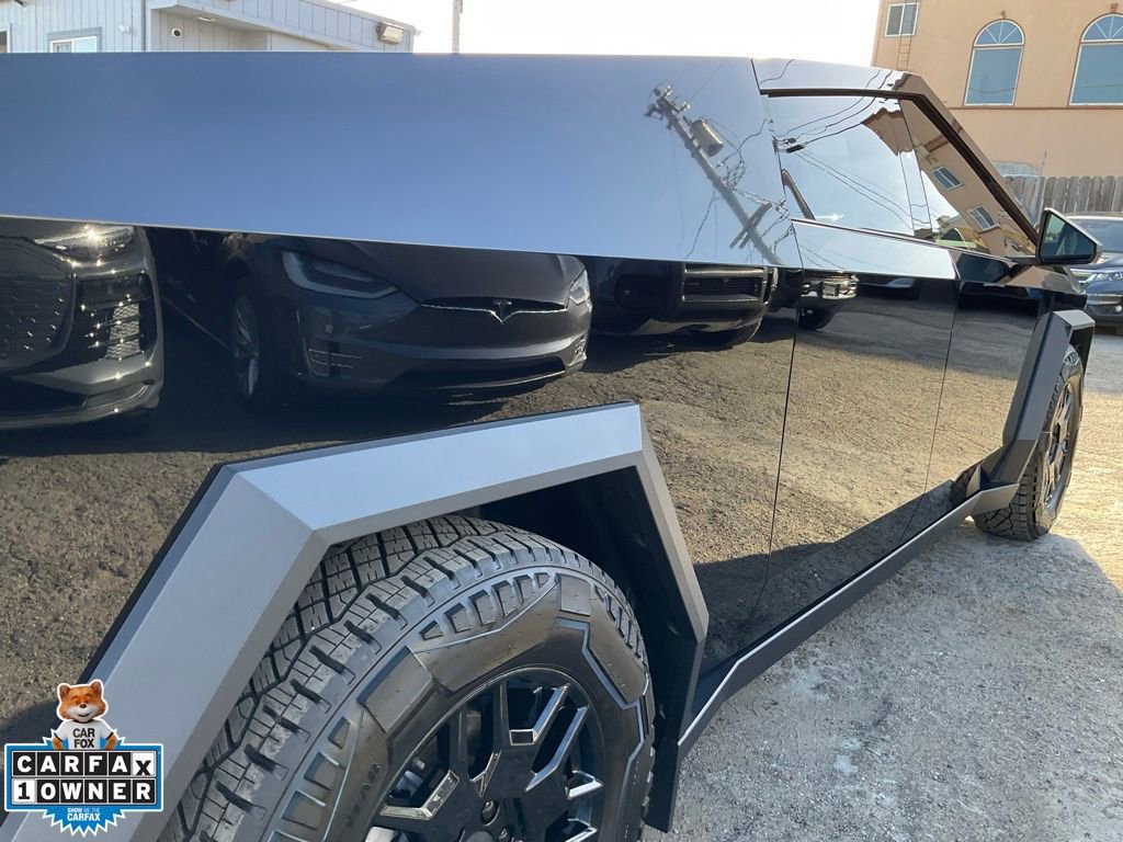 Used 2024 Tesla Cybertruck AWD Crew Cab image 84