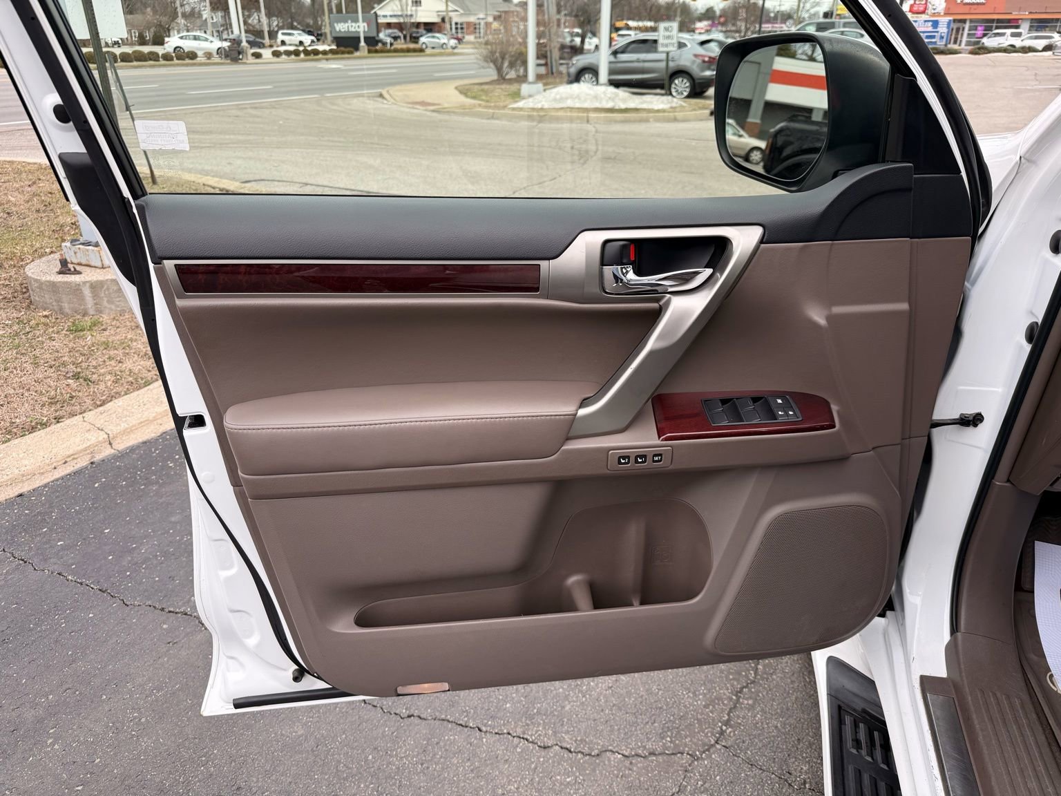 Used 2016 Lexus GX 460 Luxury w/ Preferred Accessory Package image 38