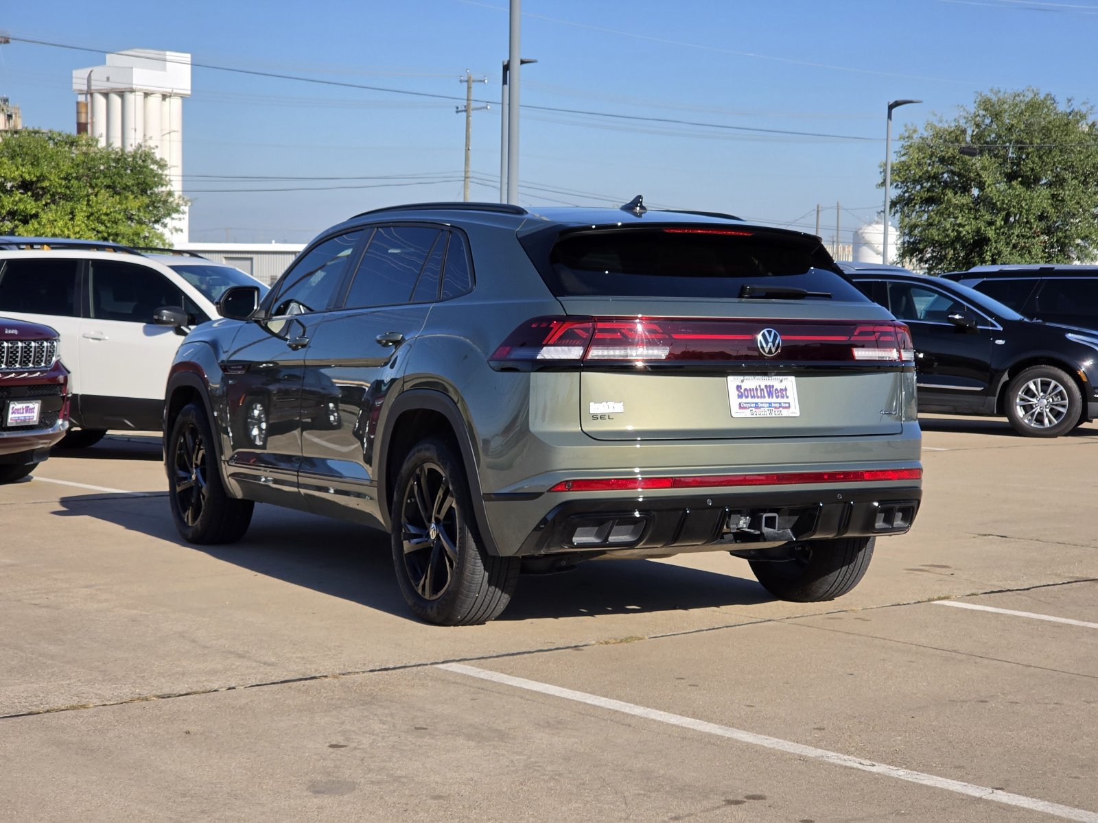 Used 2026 Volkswagen Atlas Cross Sport SEL R-Line w/ MDO Package AWD/4WD image 4