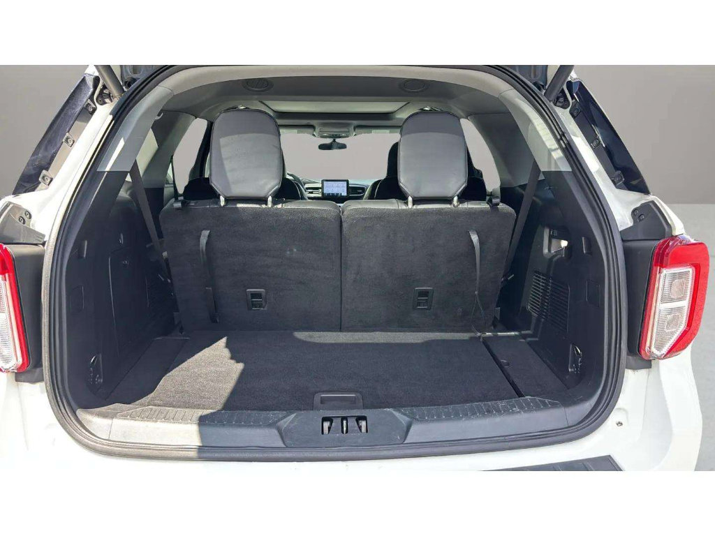 Used 2023 Ford Explorer XLT w/ Equipment Group 202A AWD/4WD image 10