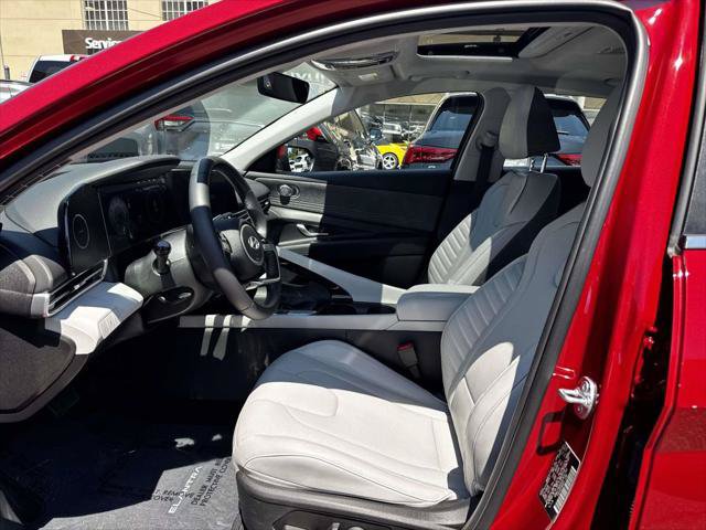 Used 2025 Hyundai Elantra Limited FWD image 17