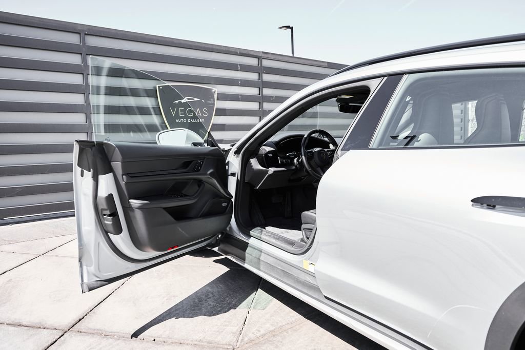 Used 2022 Porsche Taycan 4 Cross Turismo image 31