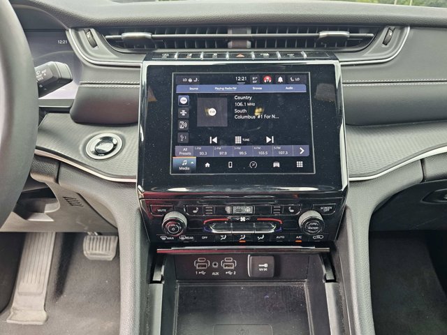 Used 2024 Jeep Grand Cherokee Altitude AWD/4WD image 24