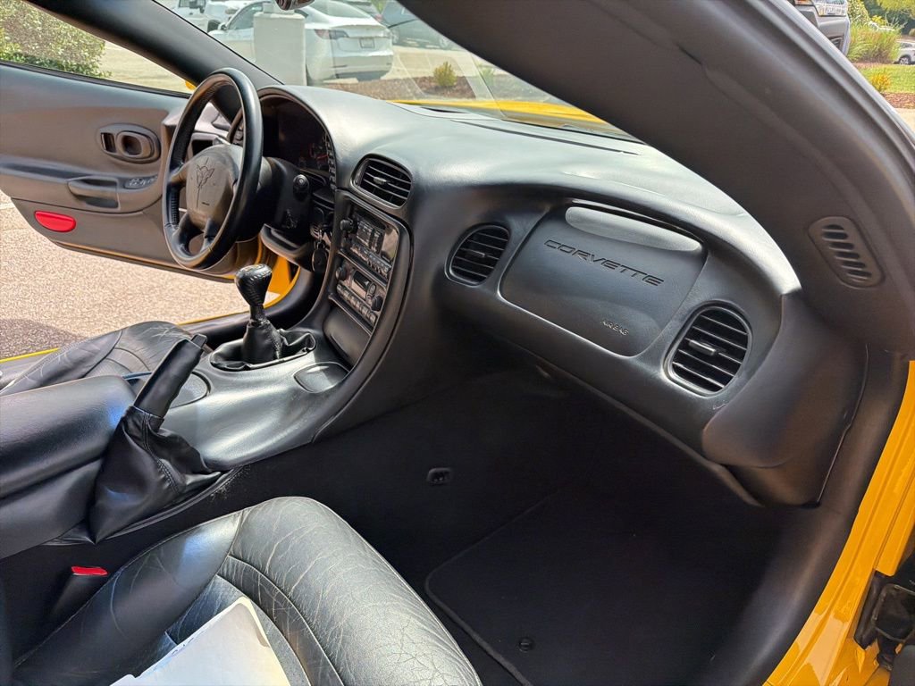 Used 2004 Chevrolet Corvette Convertible w/ Preferred Equipment Group image 23