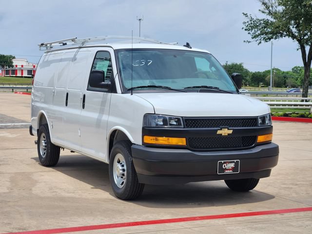 New 2025 Chevrolet Express 2500 w/ Driver Convenience Package RWD video 2