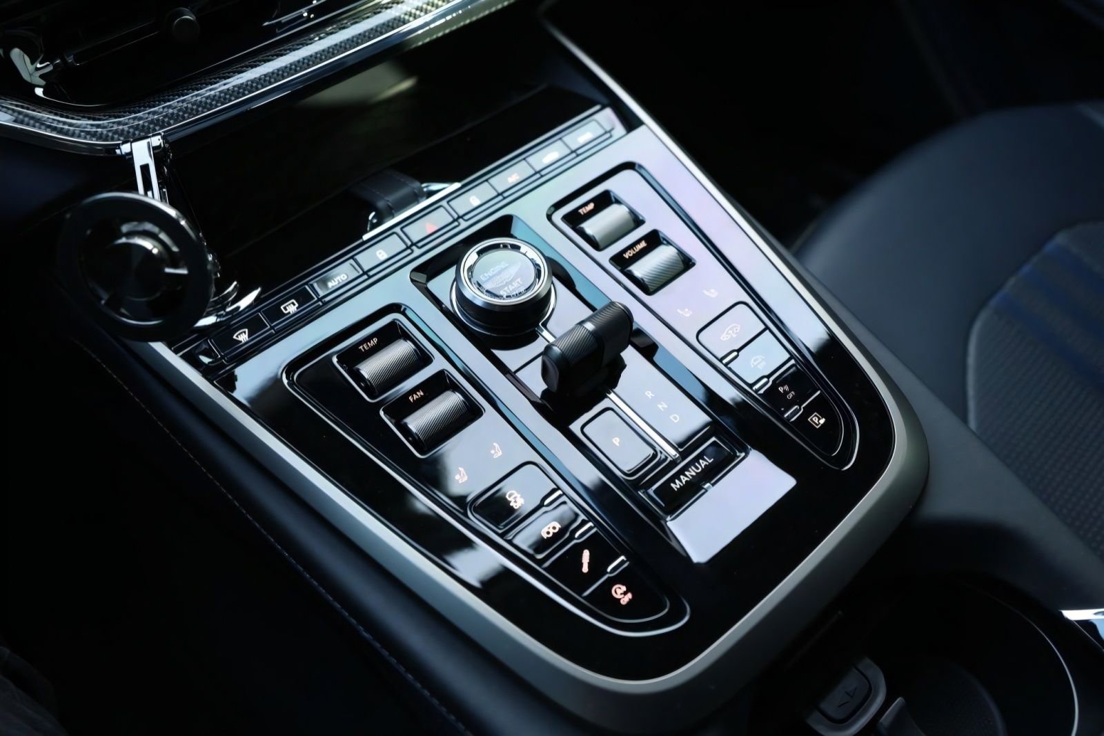 Used 2025 Aston Martin DBX 707 image 18