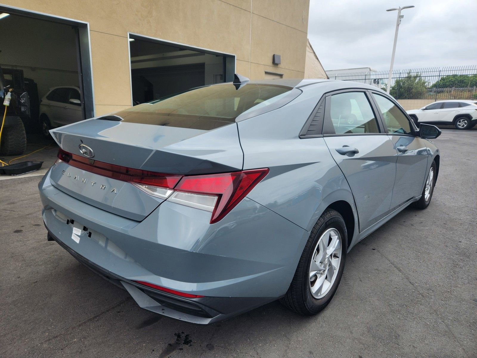 Used 2021 Hyundai Elantra SE FWD image 7