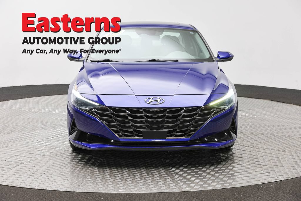 Used 2022 Hyundai Elantra SEL w/ Convenience + Premium Package FWD image 2