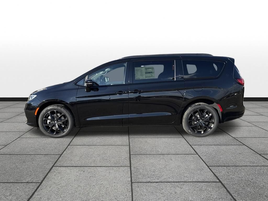 New 2026 Chrysler Pacifica Limited w/ S Appearance Package AWD/4WD image 2