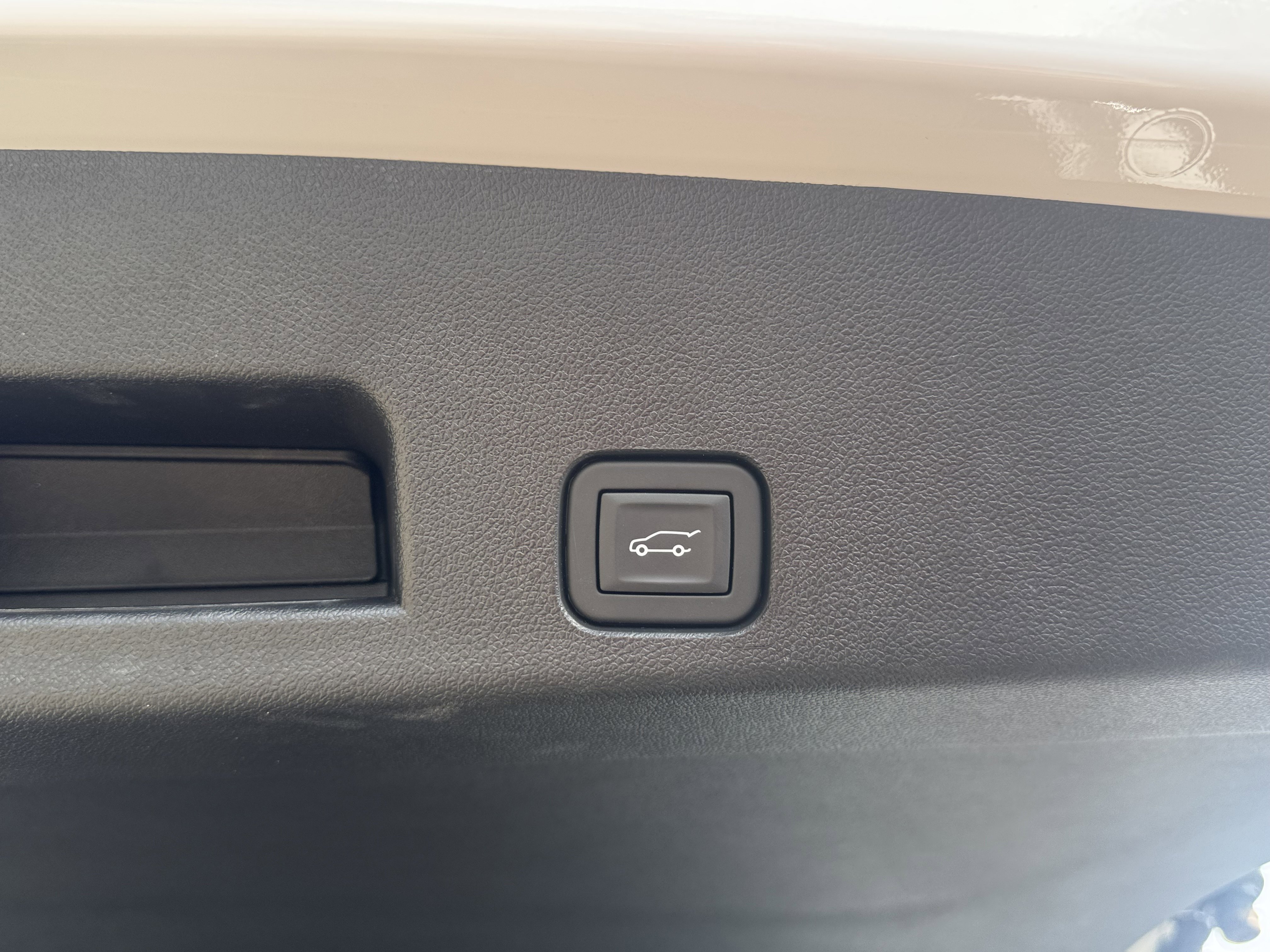 Used 2025 GMC Acadia Denali image 6