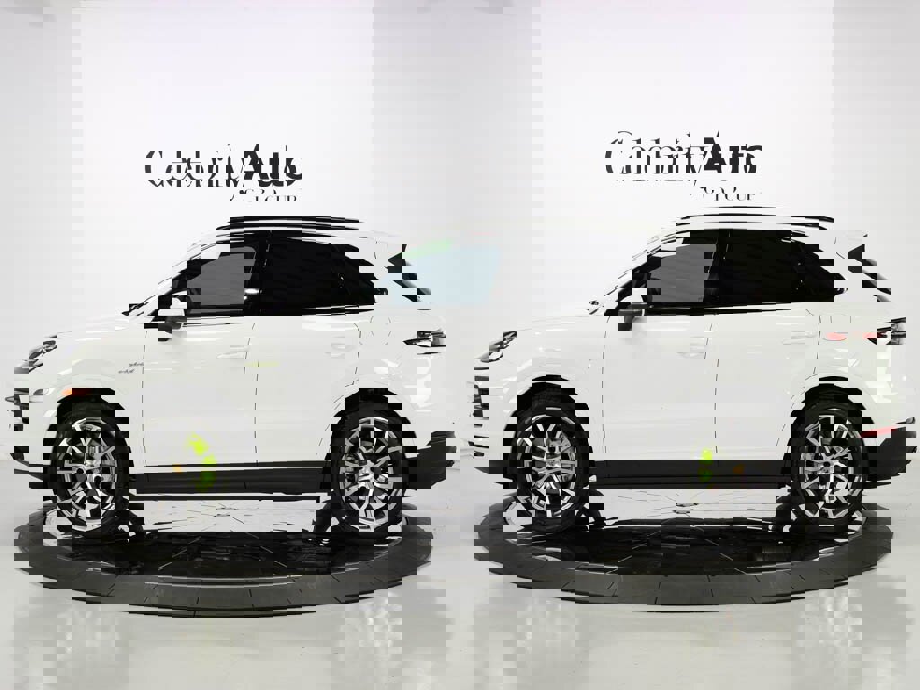 Used 2023 Porsche Cayenne Platinum Edition image 4